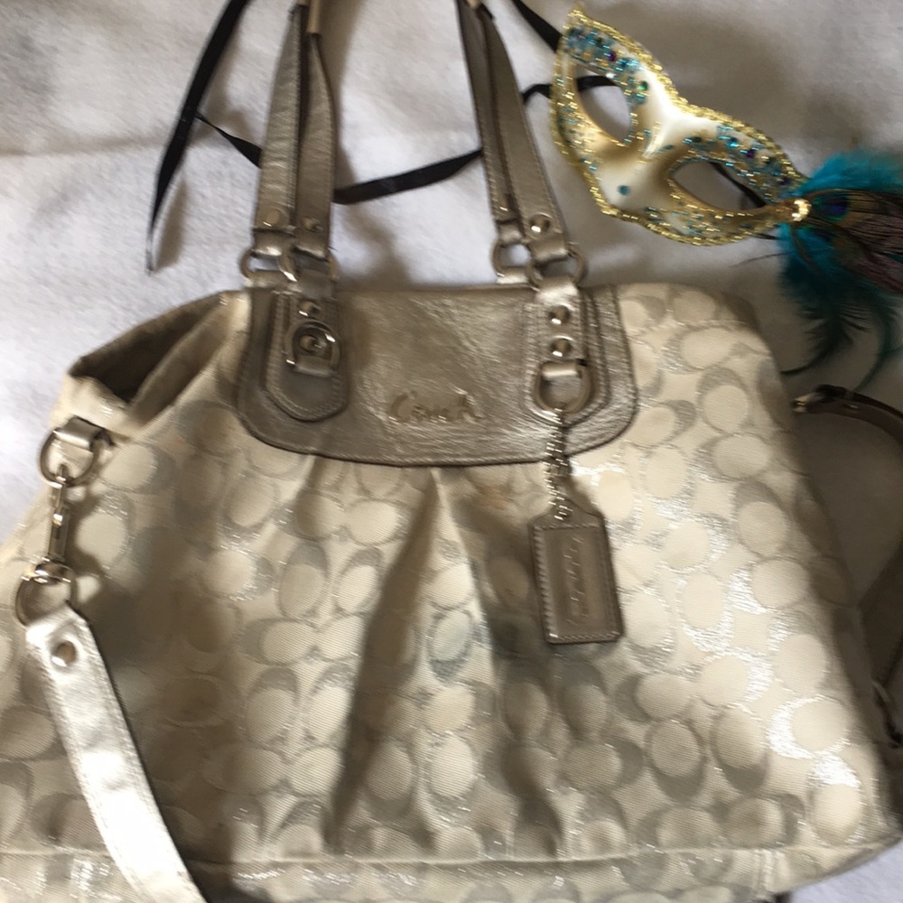 Very cute handbag.